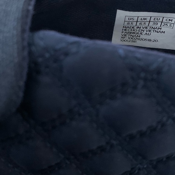 TOMS Ankle Boots Paxton Water Resistant Slip Ons Quilted Navy blue Sneakers - Picture 9 of 10